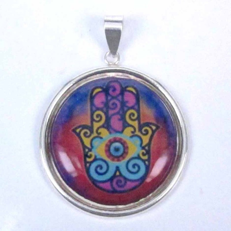 Pendant Round 28mm. Image Hand