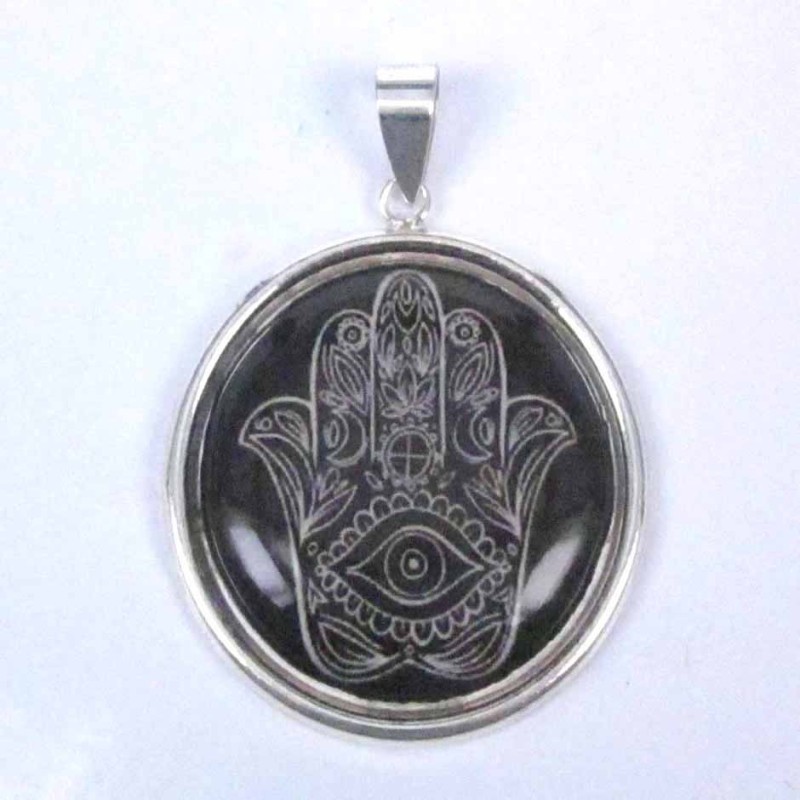 Pendant Round 28mm. Image Hand