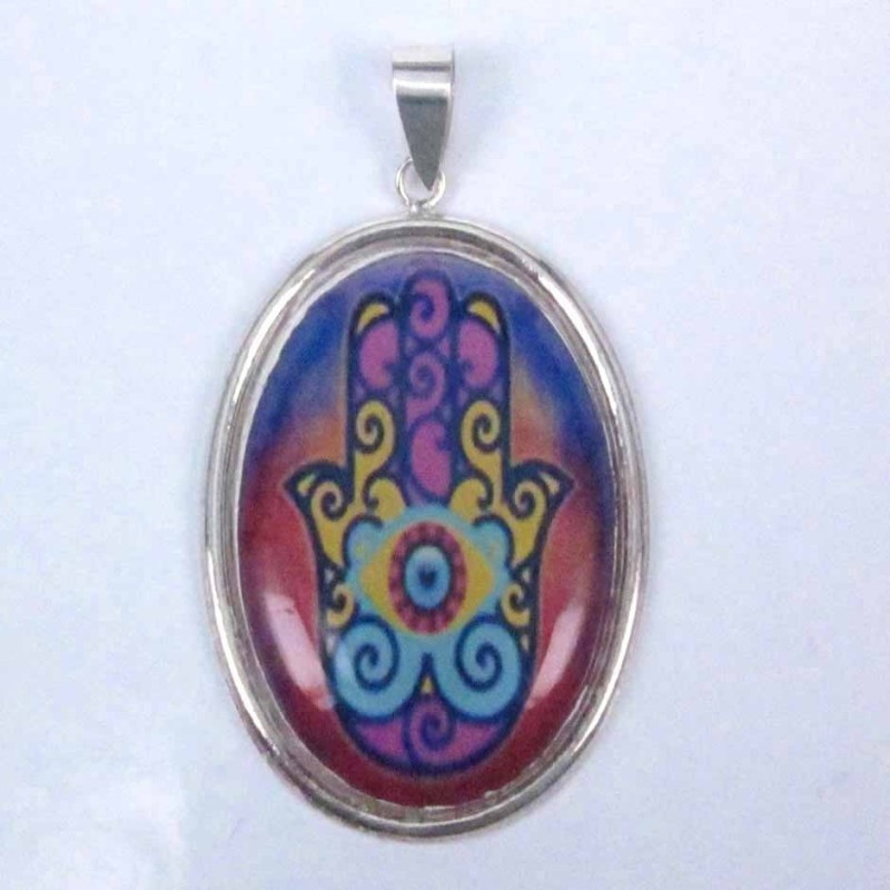 Pendant Oval 32mm. Hand Image