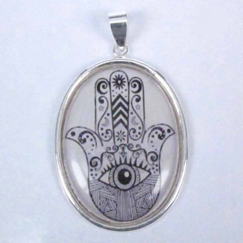 Pendant Oval 32mm. Hand Image