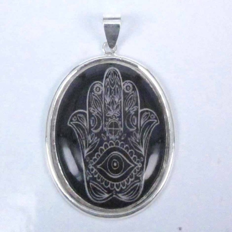 Pendant Oval 32mm. Hand Image