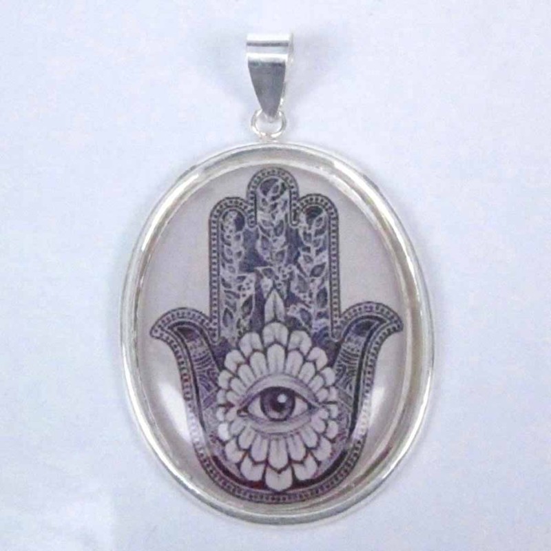 Pendant Oval 32mm. Hand Image