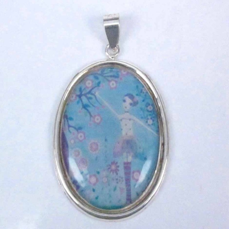 Pendant Oval 25x32mm. Image Tree