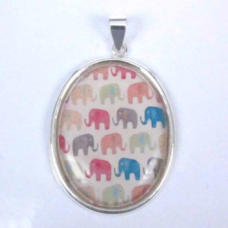 Pendant Oval 25x32mm. Image Elephant