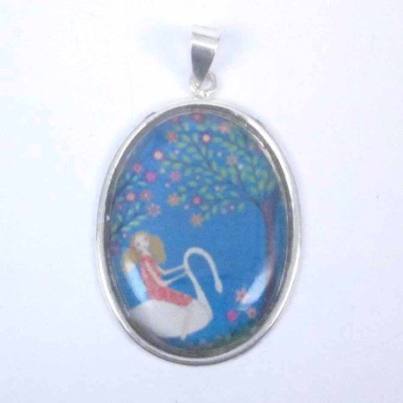 Pendant Oval 25x32mm. Image Tree